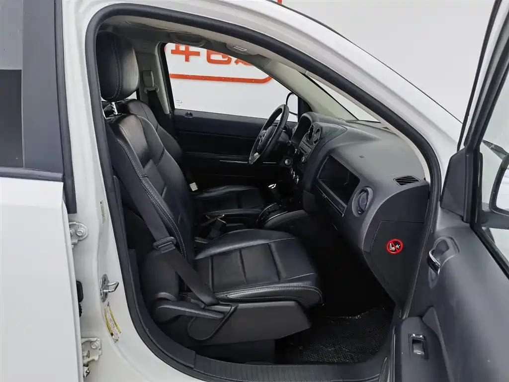Jeep Compass 2012 — фото 23
