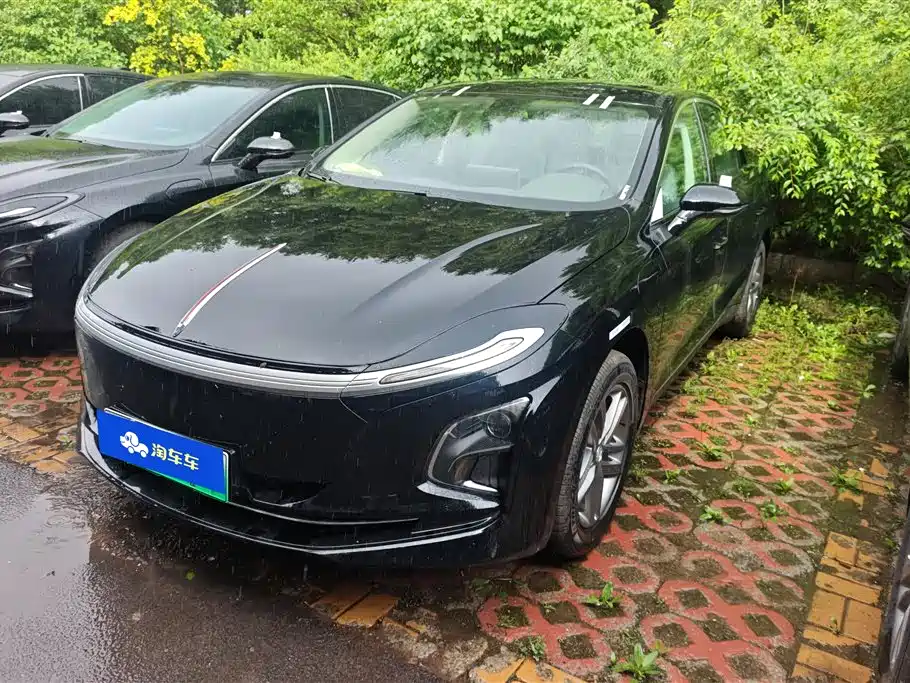 Hongqi E-QM5 2026