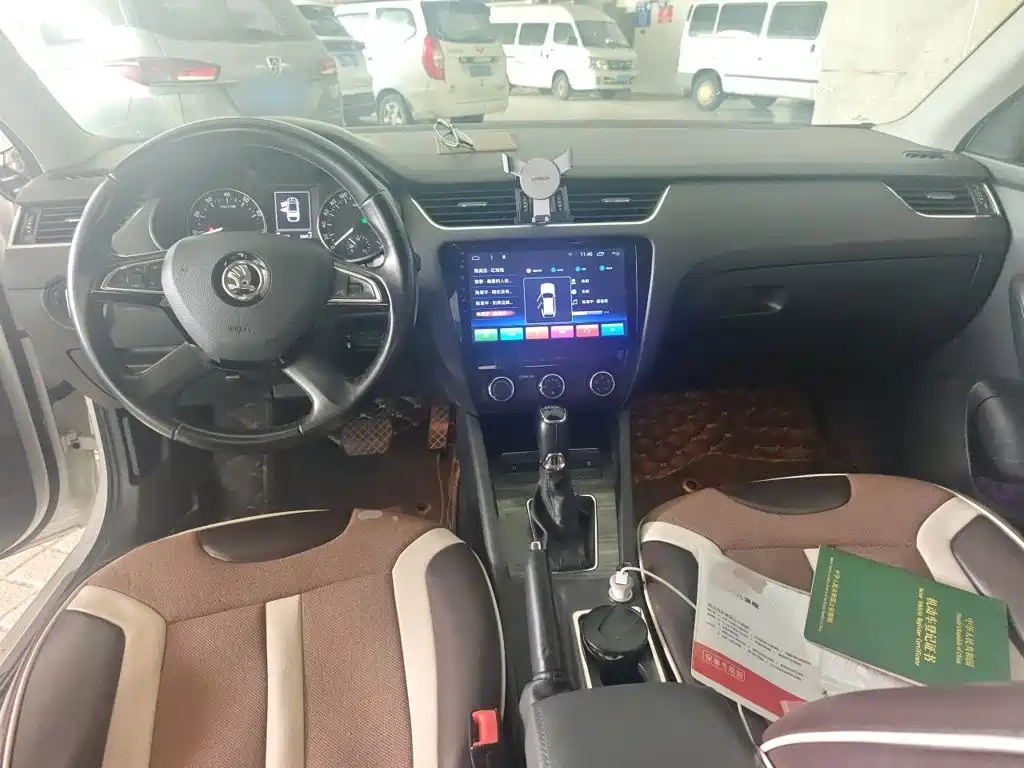 Skoda Octavia 2015 — фото 10