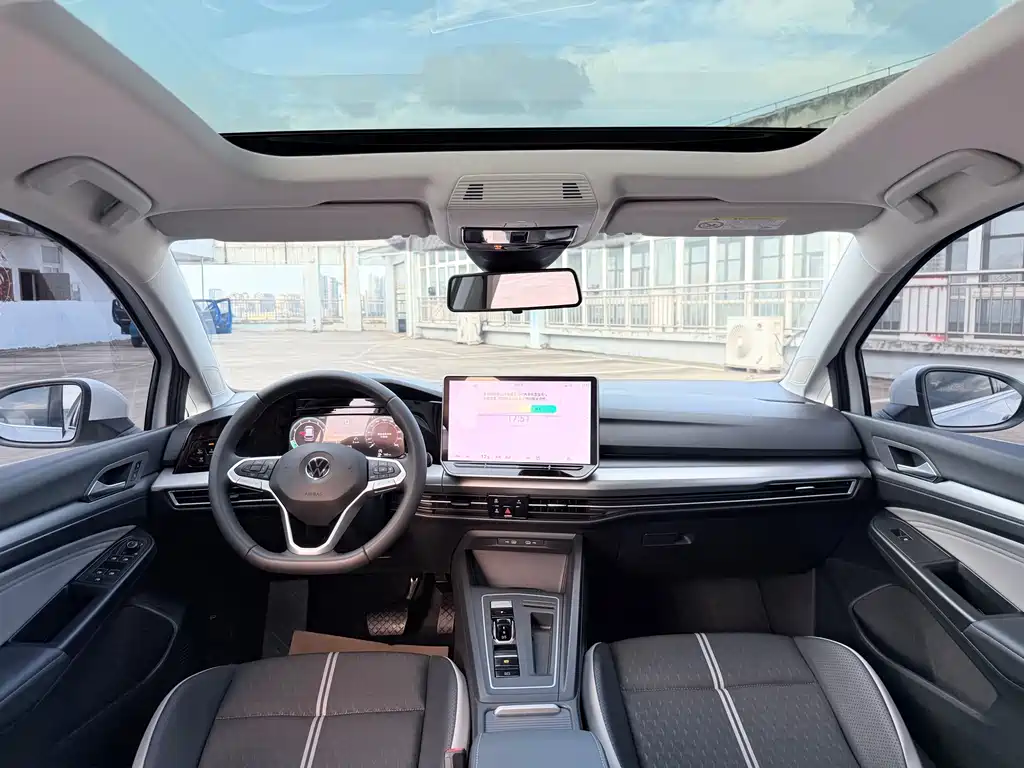 Volkswagen Golf 2025