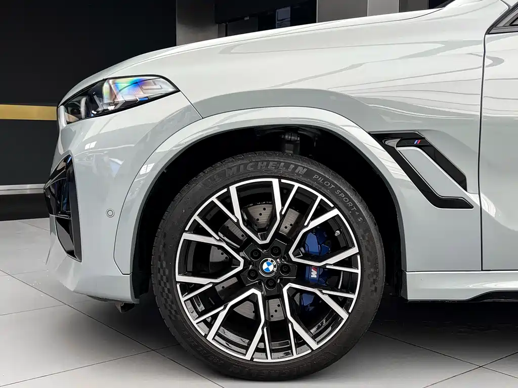 BMW X6 M 2024 — фото 17