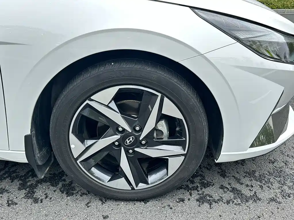 Hyundai Elantra 2022 — фото 15