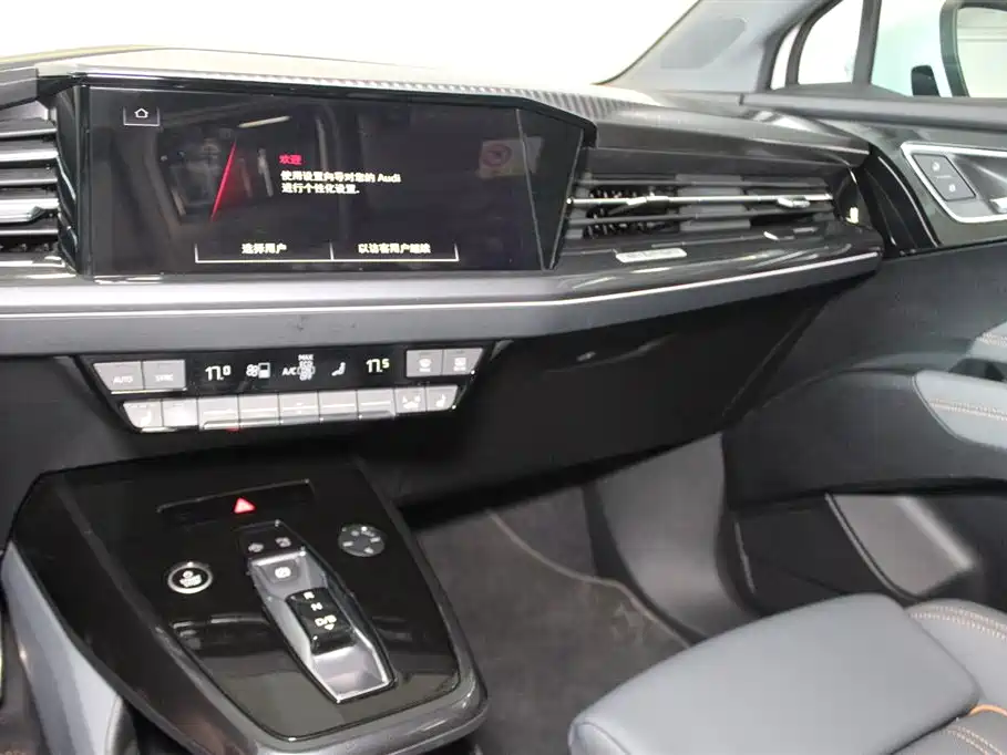Audi Q4 e-tron 2025 — фото 12