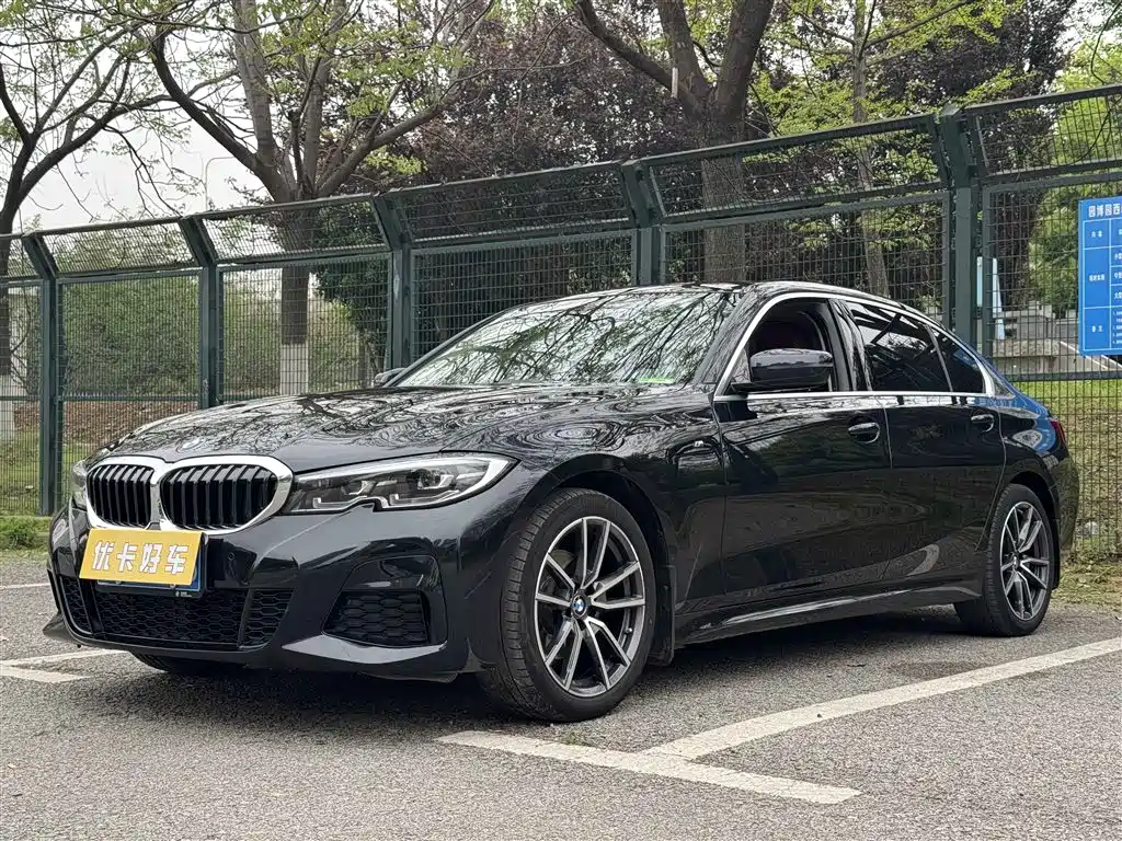 BMW 3 Series 2021 — фото 1