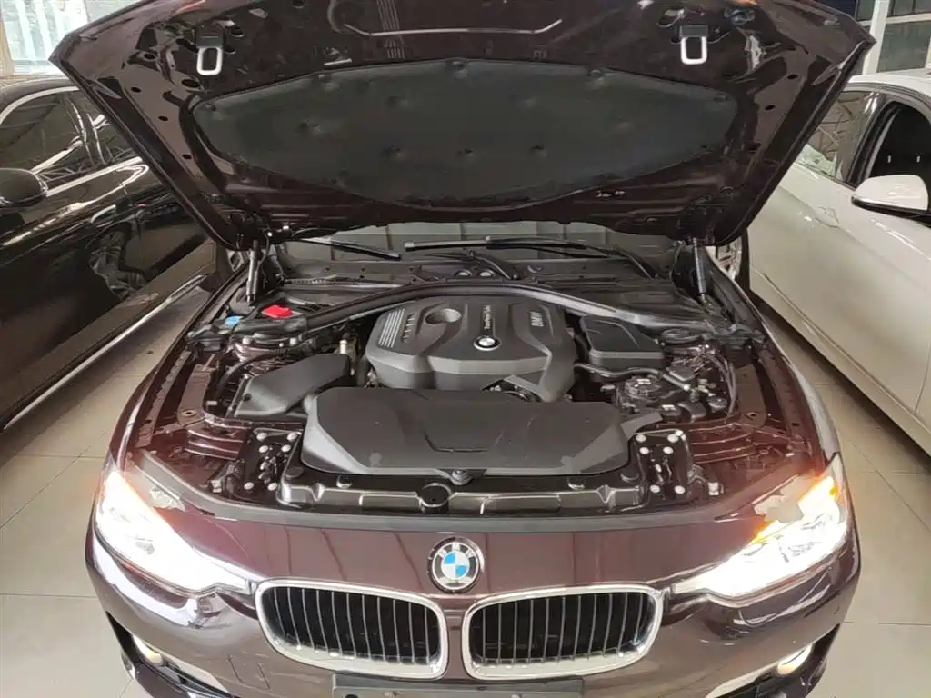 BMW 3 Series 2017 — фото 20