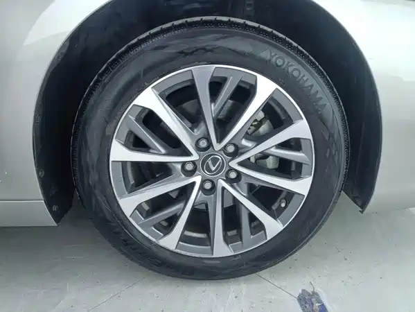 Lexus ES 2024