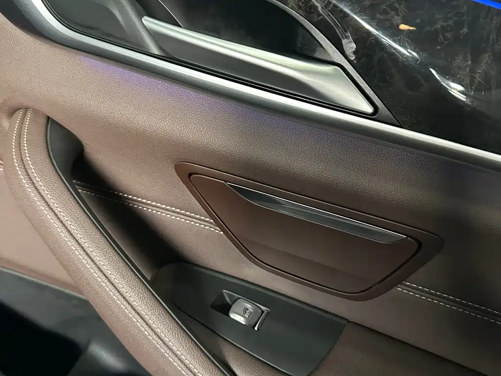 BMW 5 Series 2019 — фото 20