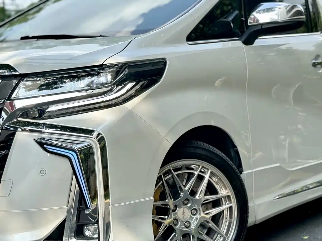 Toyota Alphard 2017 — фото 8