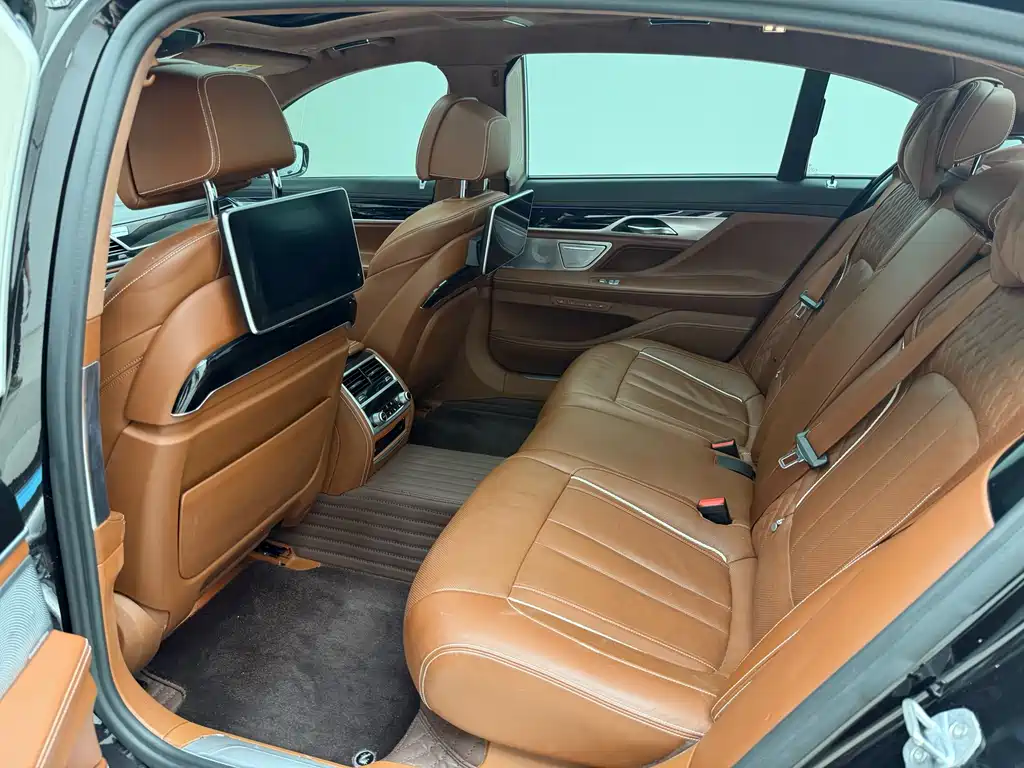 BMW 7 Series 2019 — фото 8