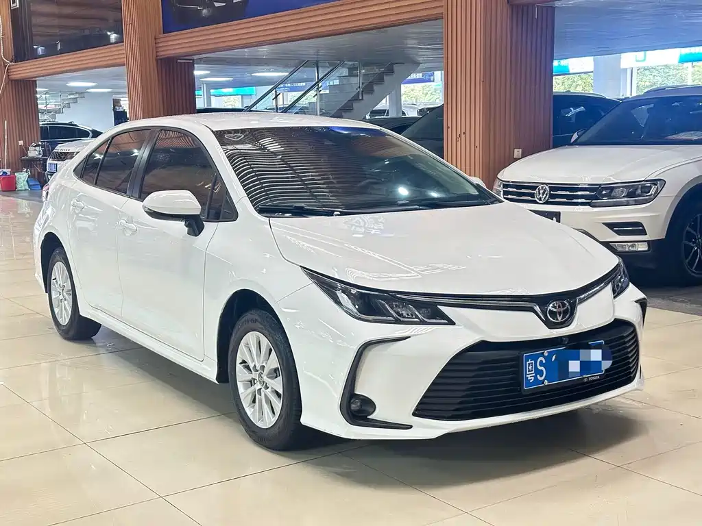 Toyota Corolla 2023 — фото 3