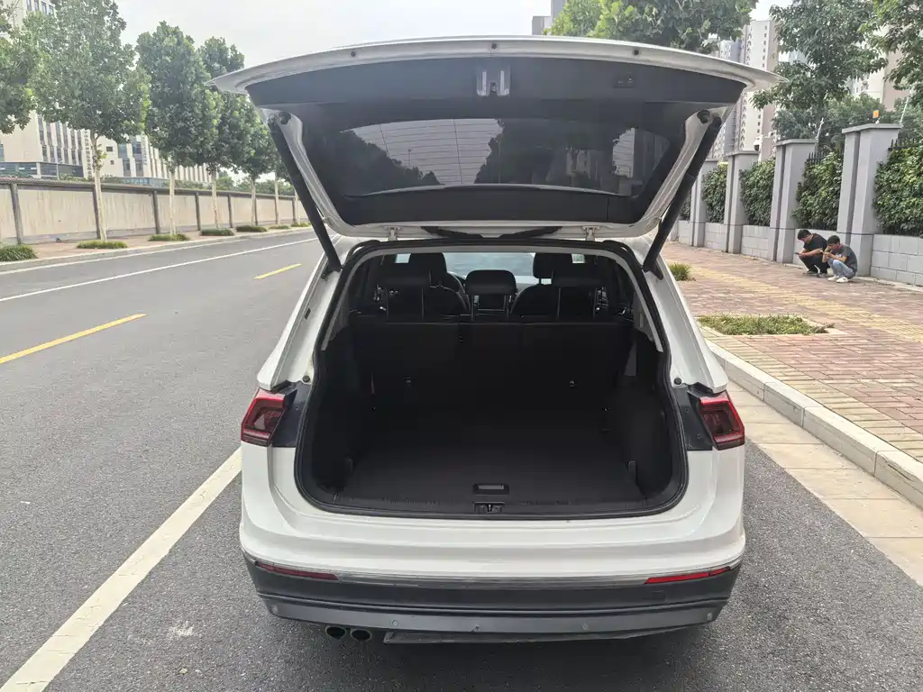 Volkswagen Tiguan L 2018 — фото 18