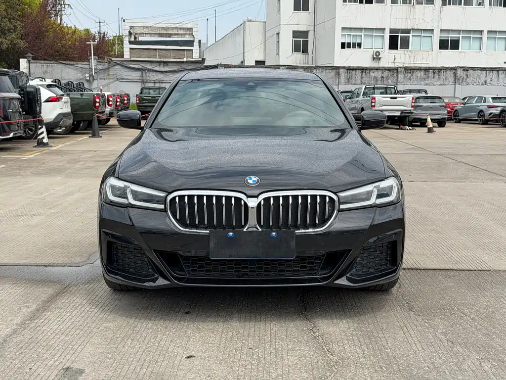 BMW 5 Series 2022 — фото 2