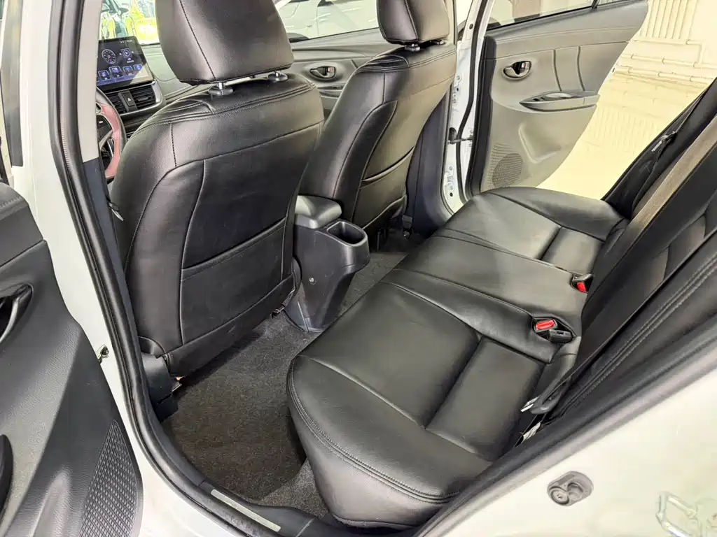 Toyota Yaris L 2022 — фото 14