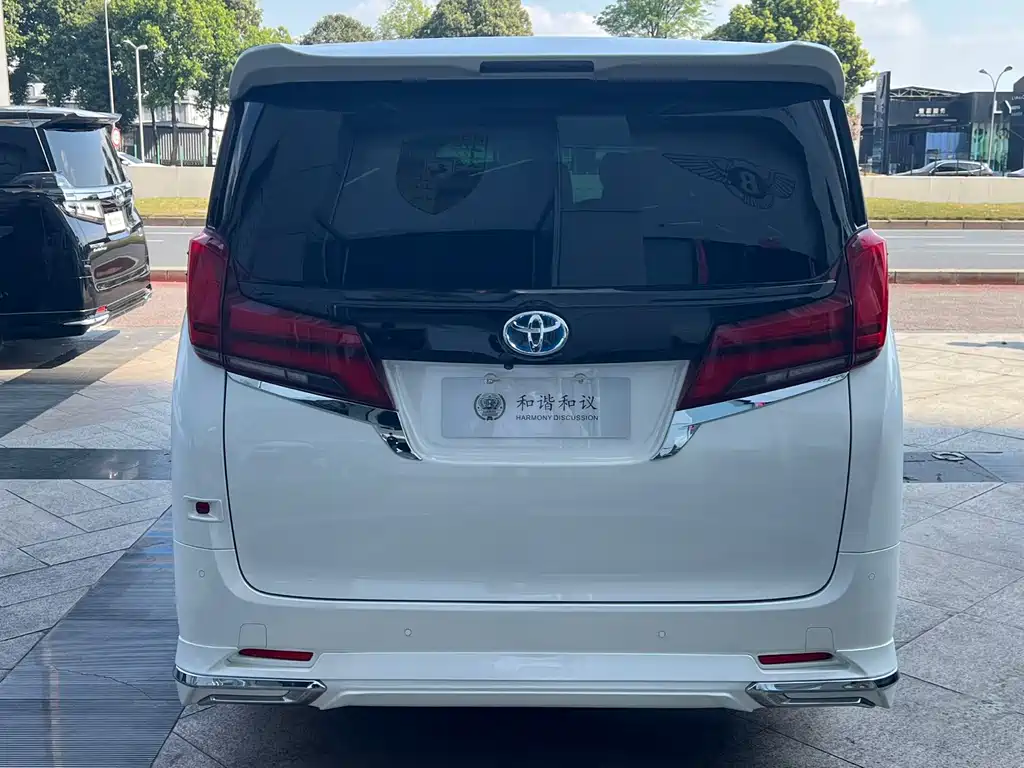 Toyota Alphard 2020 — фото 18