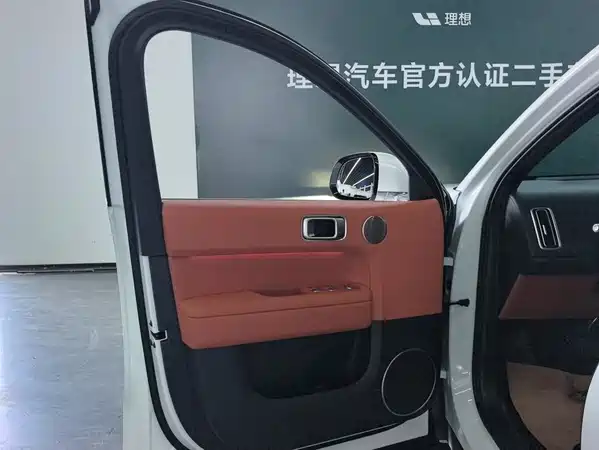Li Auto L6 2025