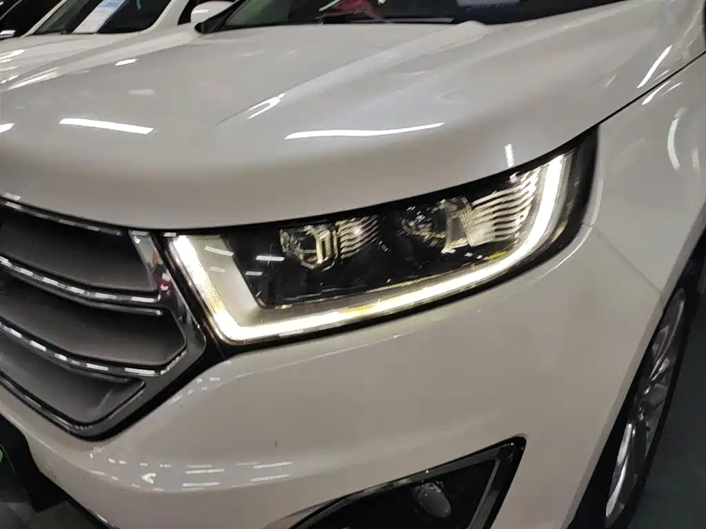 Ford Edge 2015 — фото 24