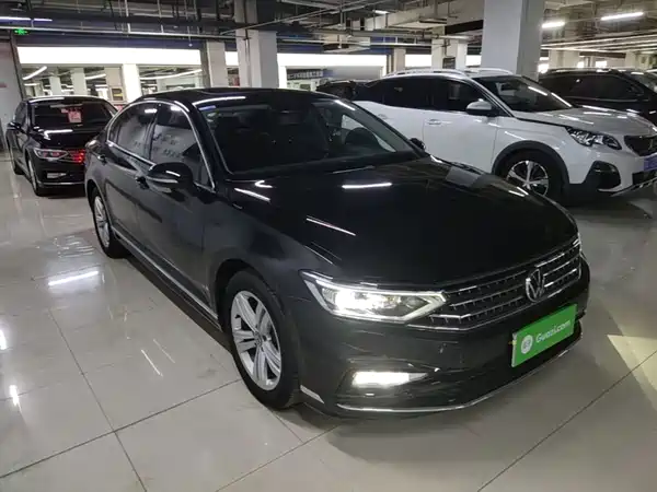 Volkswagen Magotan 2025