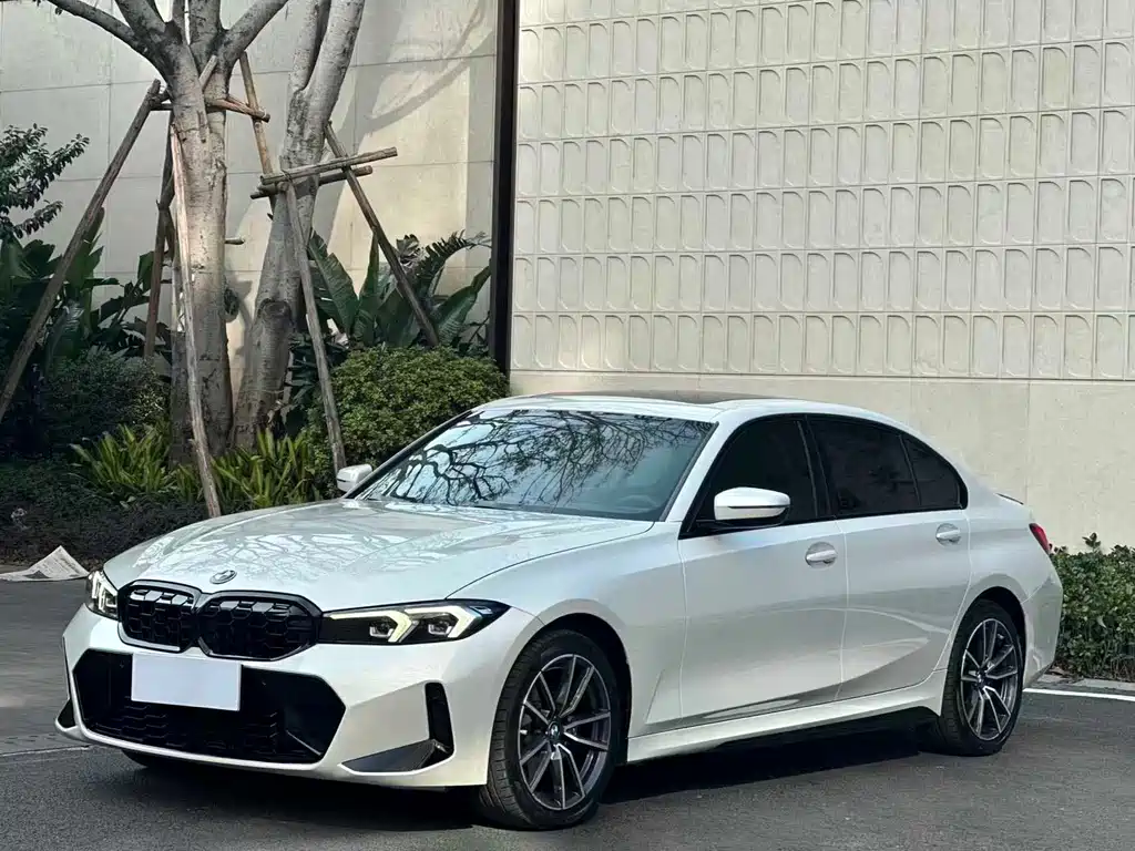 BMW 3 Series 2023 — фото 1