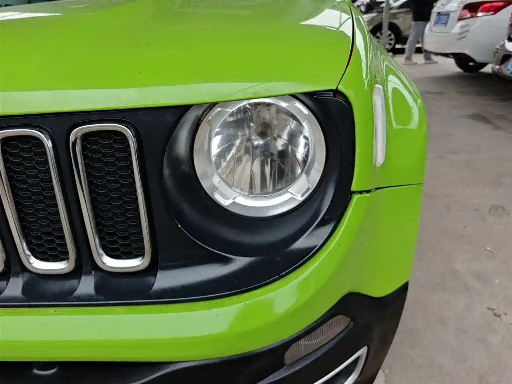 Jeep Renegade 2018 — фото 18