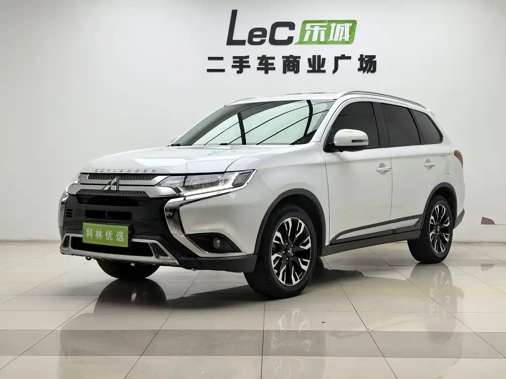 Mitsubishi Outlander 2020 — фото 1