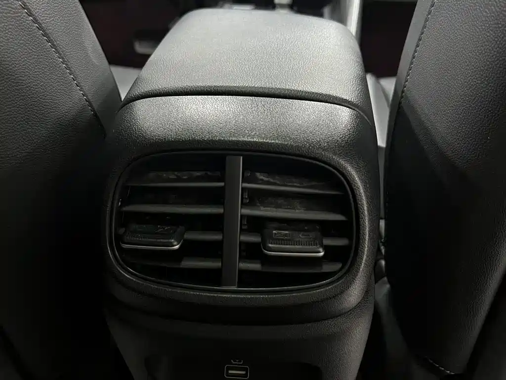 Hyundai Elantra 2023 — фото 24