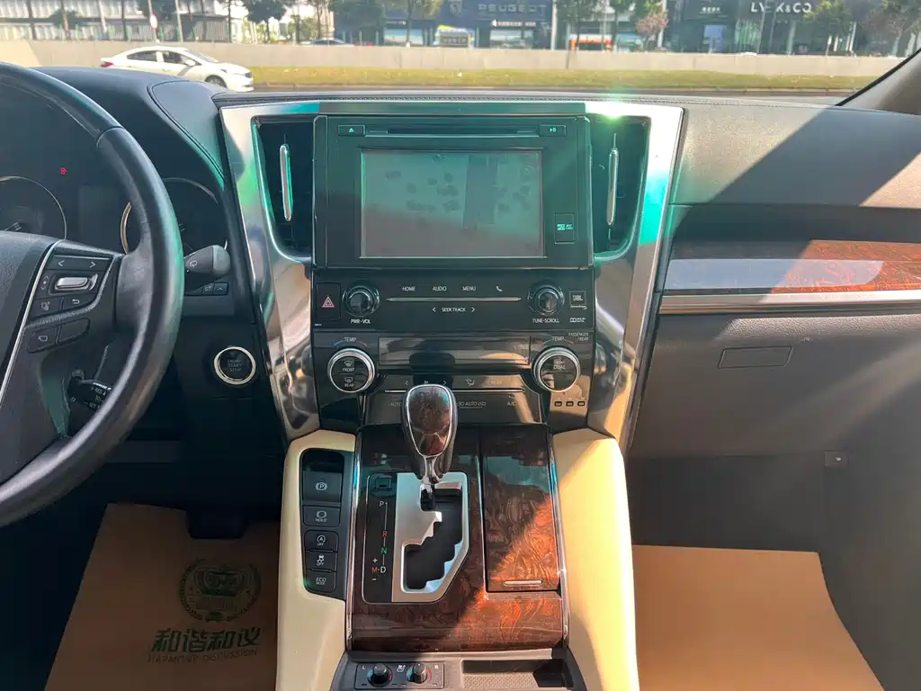 Toyota Alphard 2019 — фото 4