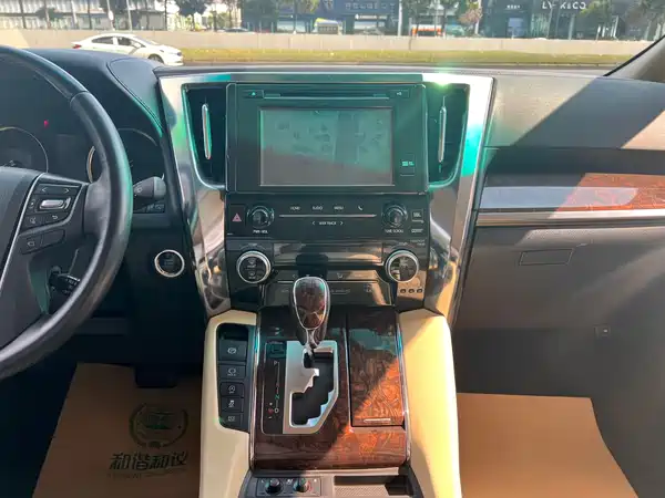 Toyota Alphard 2019