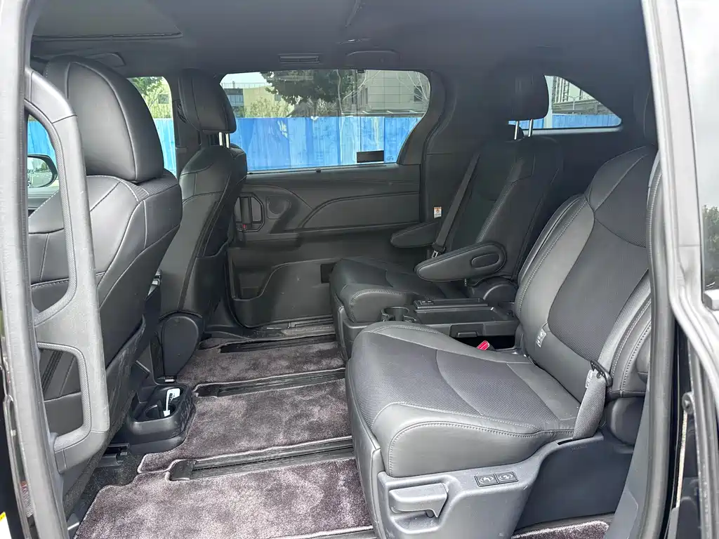 Toyota Sienna 2025