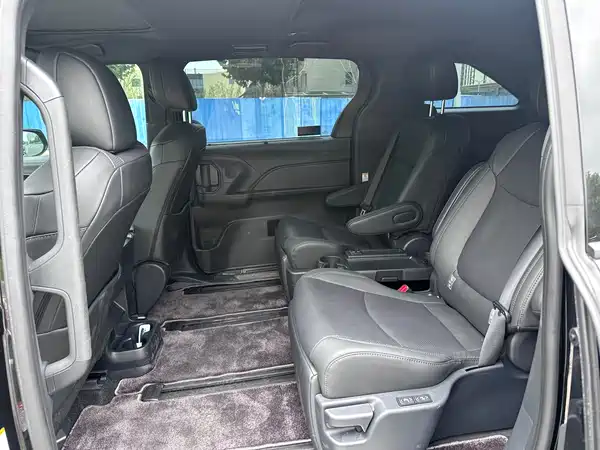 Toyota Sienna 2025