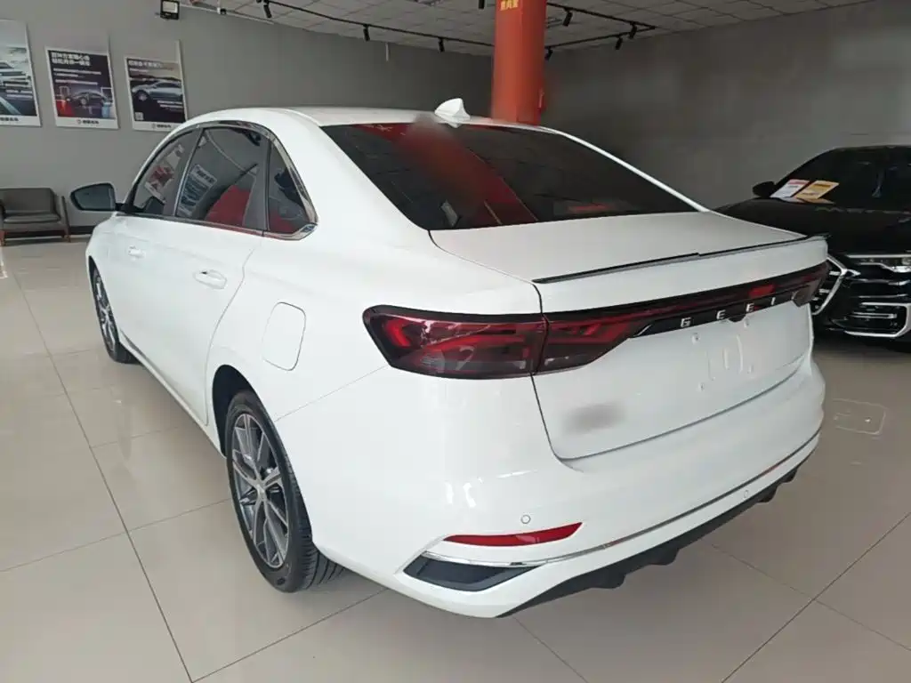 Geely Emgrand 2024