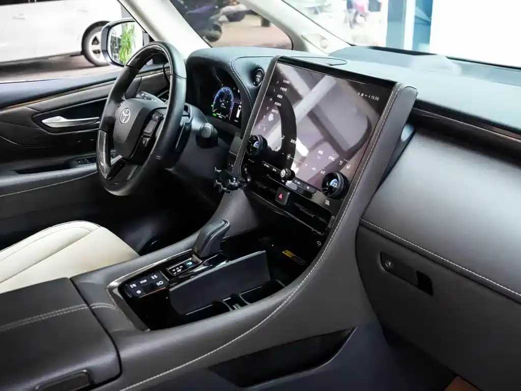Toyota Alphard 2024