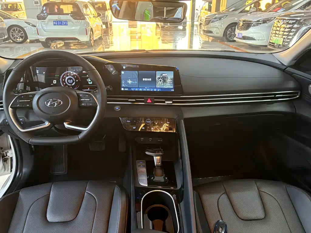 Hyundai Elantra 2023