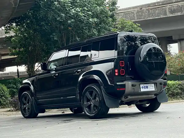 Land Rover Defender 2023