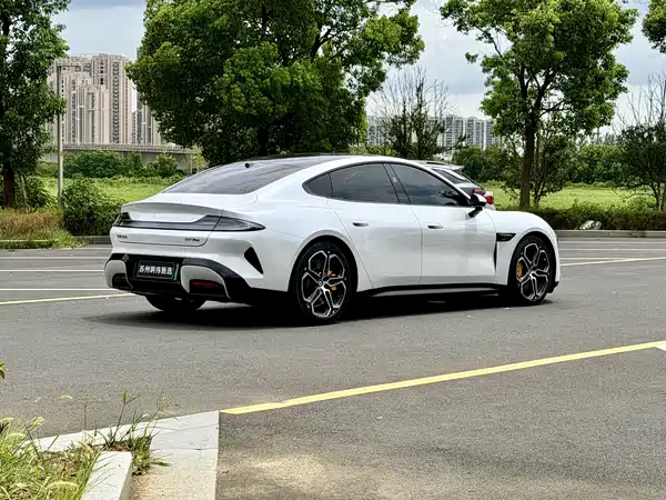 Xiaomi SU7 2024