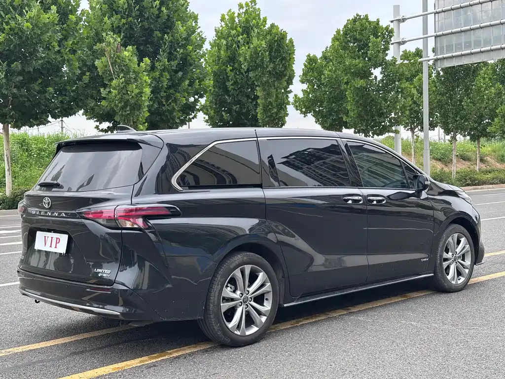 Toyota Sienna 2025