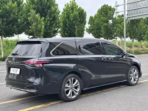 Toyota Sienna 2025