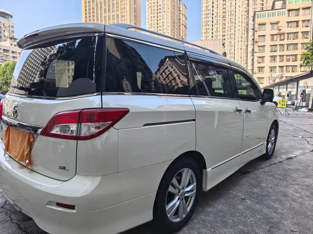 Nissan Quest 2018 — фото 6