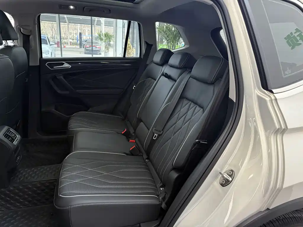 Volkswagen Tiguan L 2023 — фото 19
