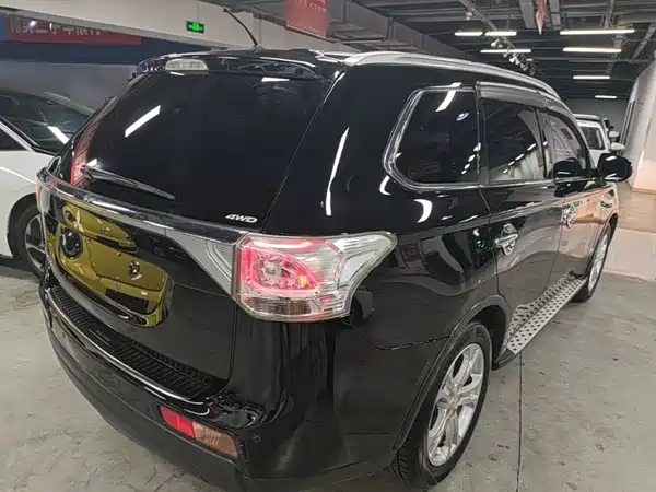 Mitsubishi Outlander 2015