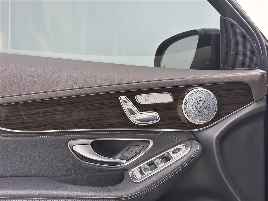 Mercedes-Benz GLC 2017 — фото 14