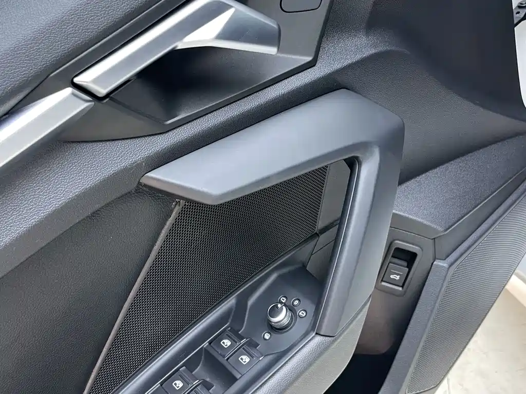 Audi A3 2023 — фото 12
