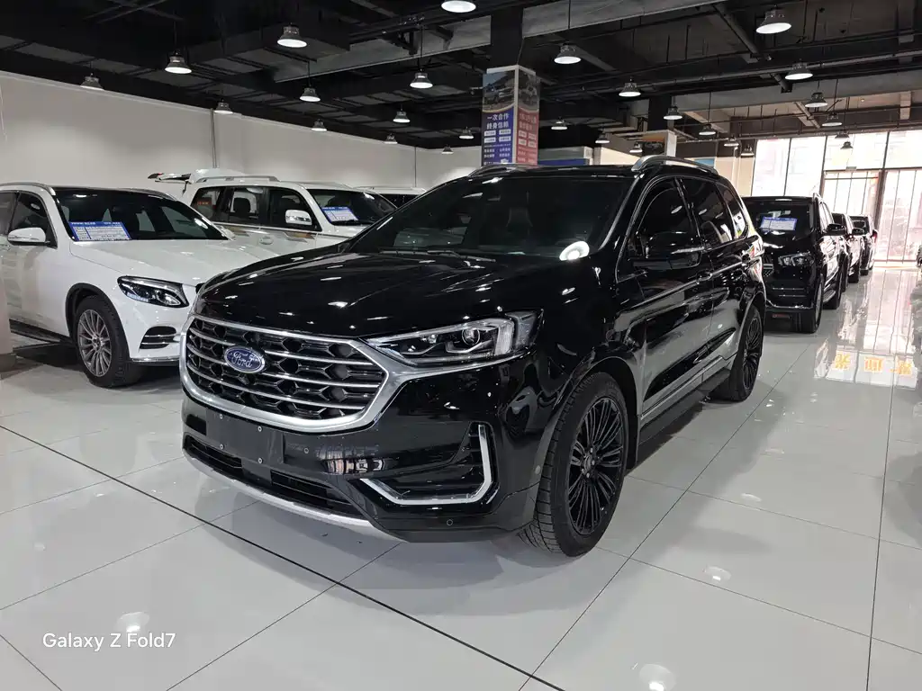 Ford Edge 2022 — фото 1