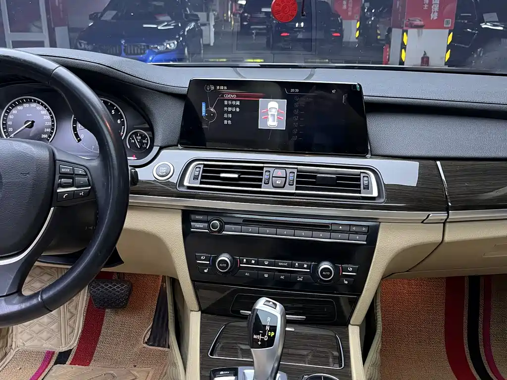BMW 7 Series 2013 — фото 20