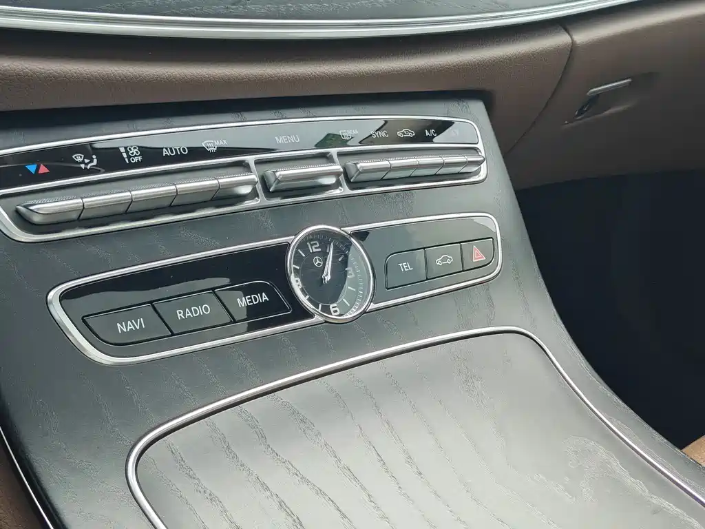Mercedes-Benz E-Class 2019 — фото 25