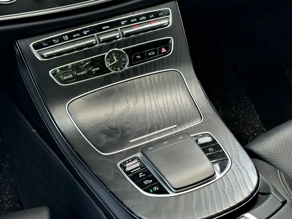 Mercedes-Benz E-Class 2019 — фото 18