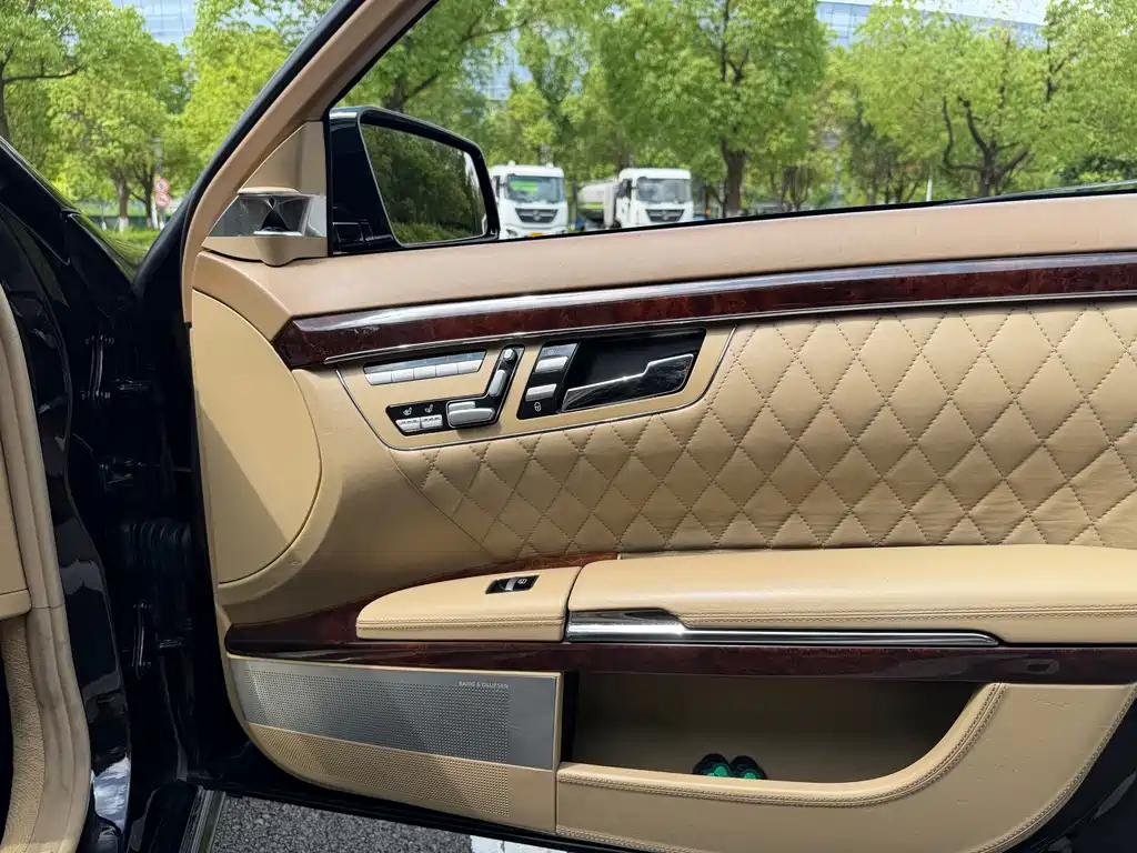 Mercedes-Benz S-Class AMG 2011 — фото 16