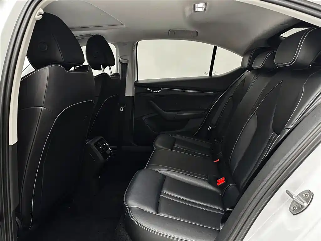 Skoda Octavia 2024 — фото 14