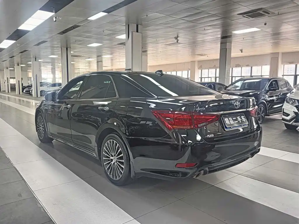 Toyota Crown 2018 — фото 10