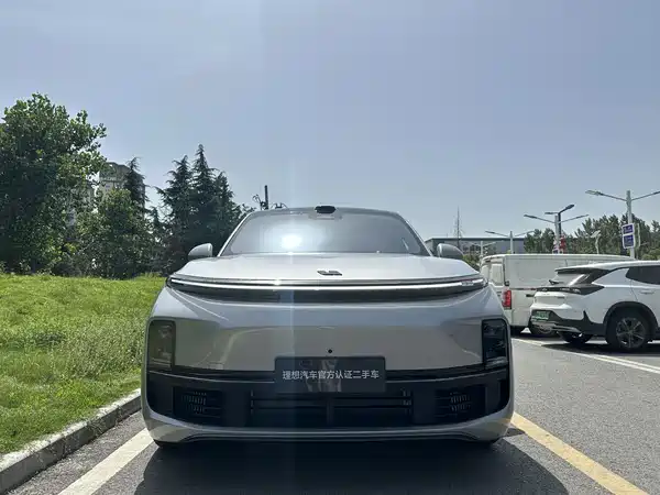Li Auto L8 2025