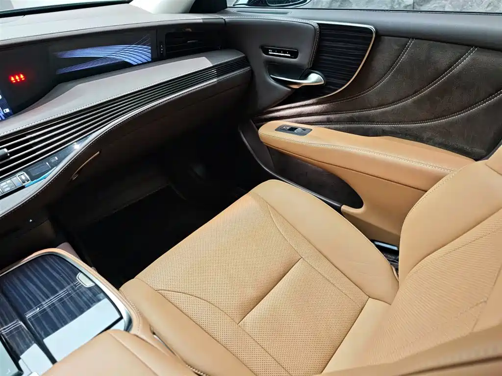 Lexus LS 2020 — фото 17